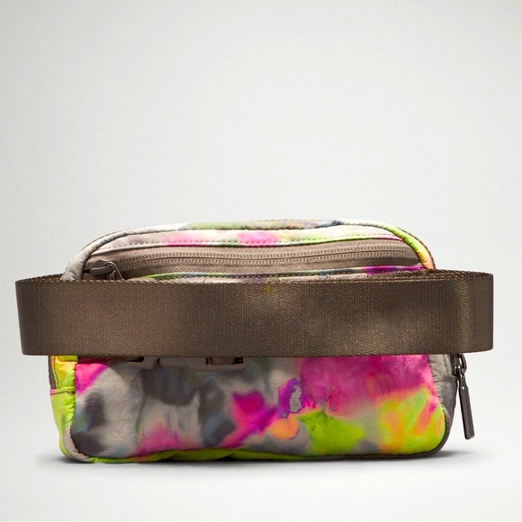 Lululemon Everywhere Belt Bag NWT Hyper Dye Multi **LAST ONE** - Picture 13 of 15